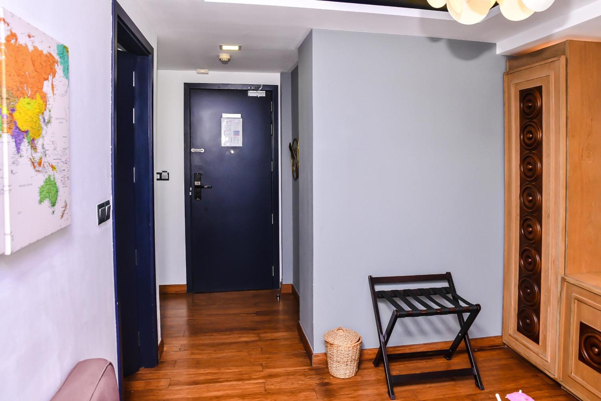 Beehive Premier Hotel Male Exterior photo
